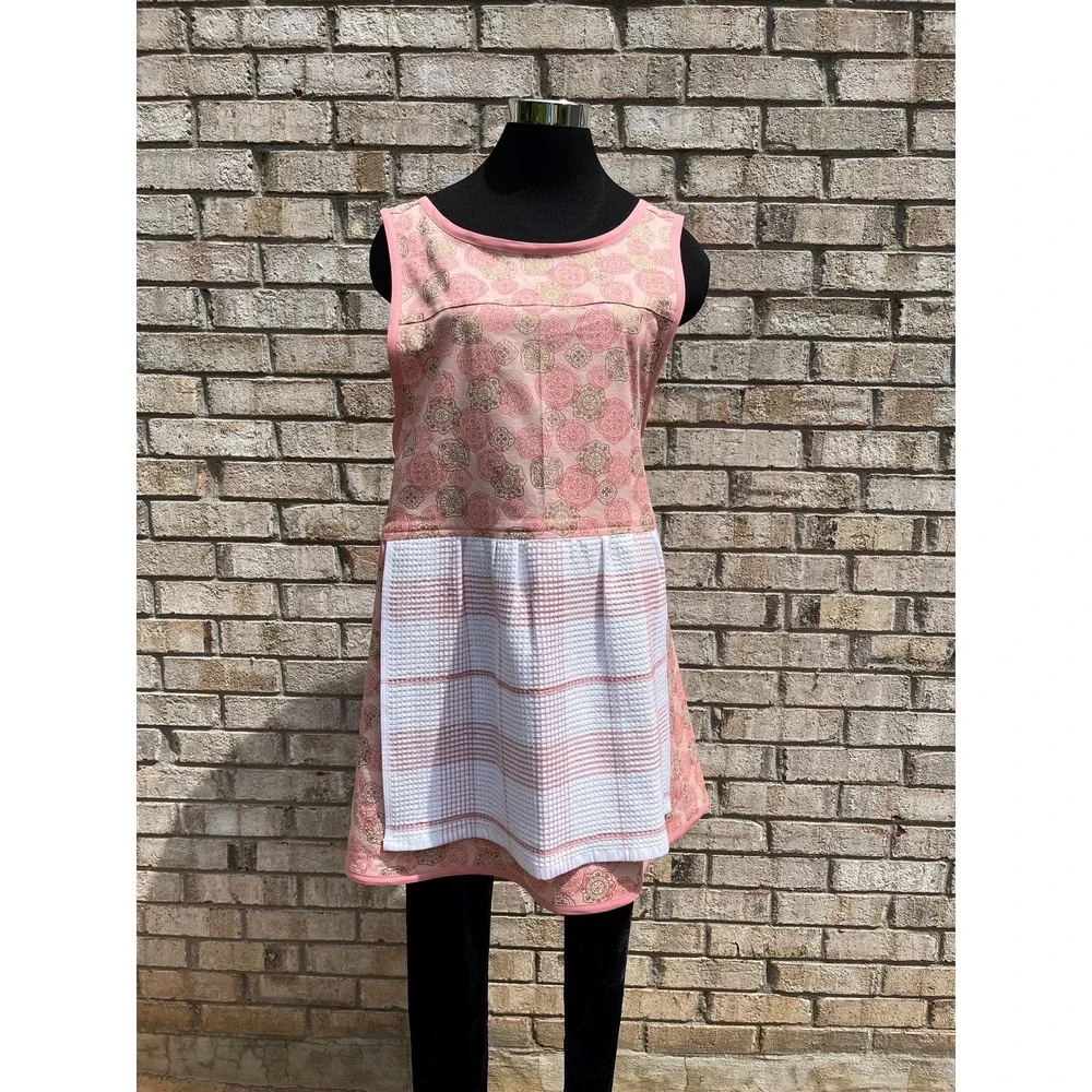 Medallion Apron with Towel: Criss Cross Ladies Apron (Fits S-L Cottagecore Apron